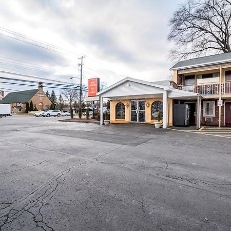Red Carpet Inn & Suites Albany Airport Exterior photo