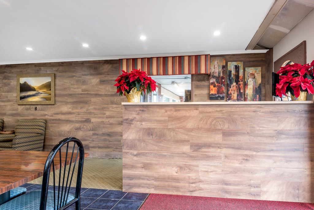 Red Carpet Inn & Suites Albany Airport Exterior photo