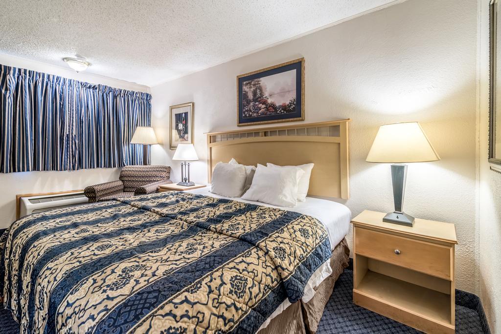 Red Carpet Inn & Suites Albany Airport Exterior photo