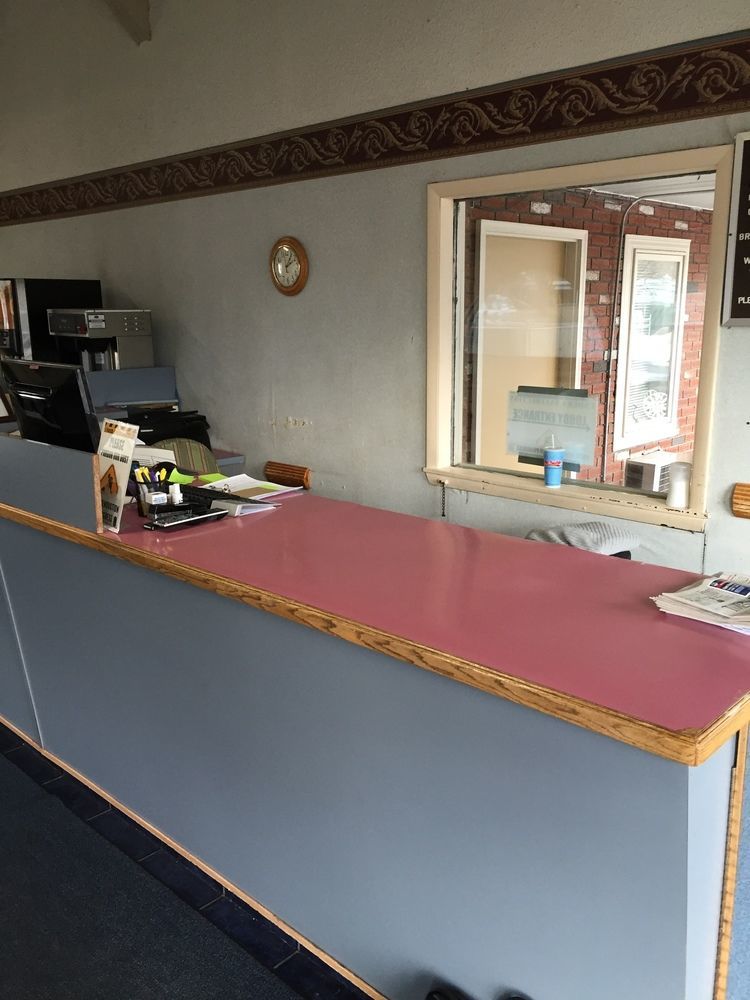 Red Carpet Inn & Suites Albany Airport Exterior photo