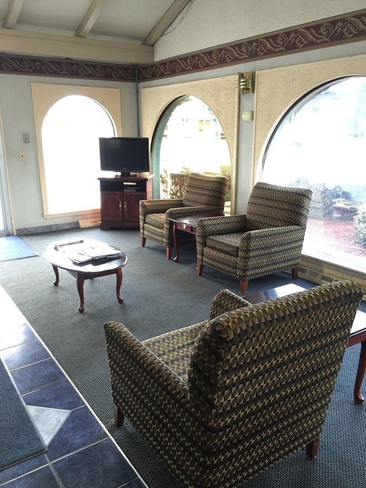 Red Carpet Inn & Suites Albany Airport Exterior photo