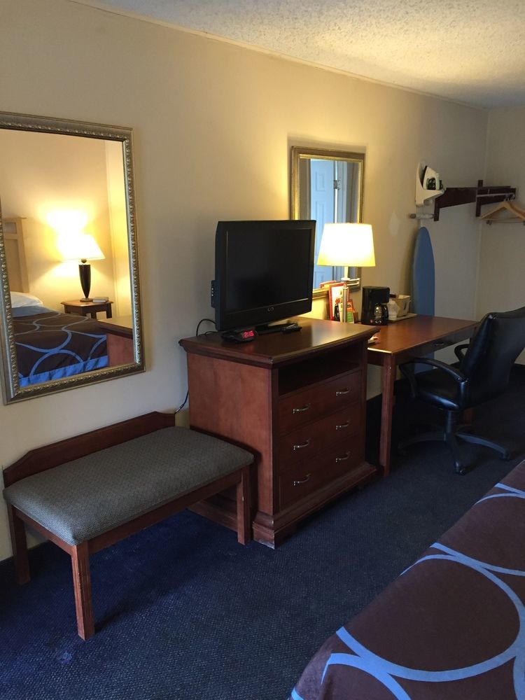 Red Carpet Inn & Suites Albany Airport Exterior photo
